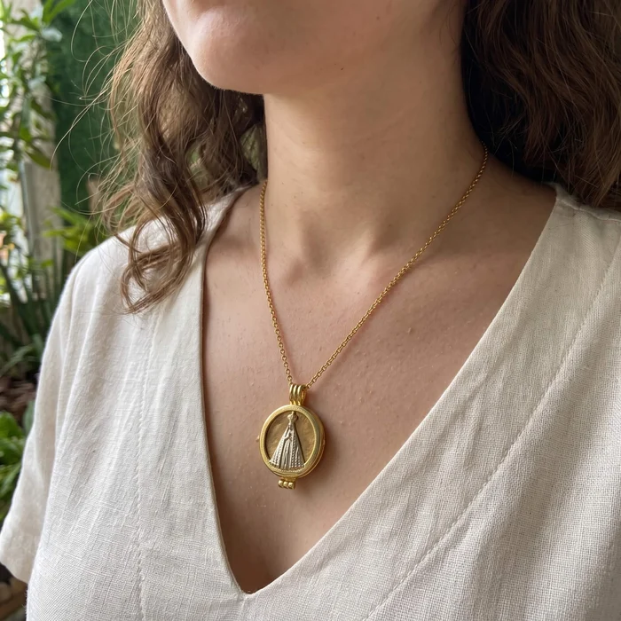 Pingente Relicário de Nossa Senhora Aparecida - Dourado- HEMATOIDE