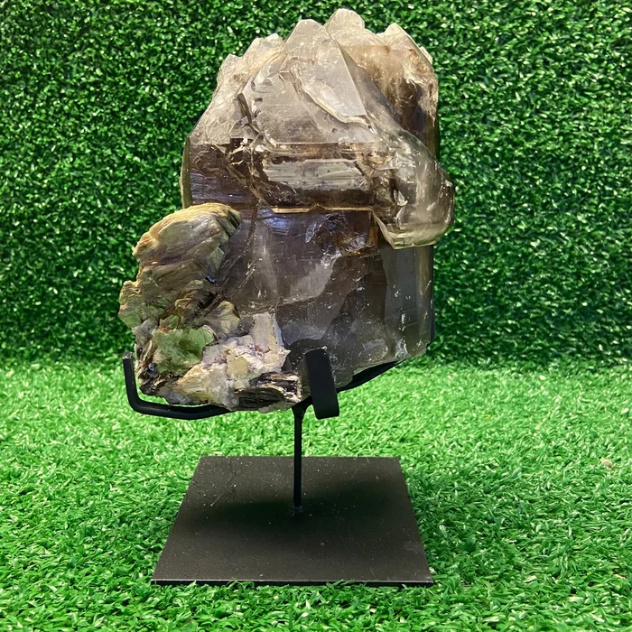 Quartzo Jacaré (Cristal Elestial) com Mica Amarela na Base Preta – 21,5 cm - 2 (big)