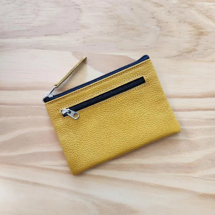 Mini Necessaire Olga - Açafrão com Preto